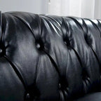 84.65 Divano Chesterfield in finta pelle trapuntata con braccioli arrotolati