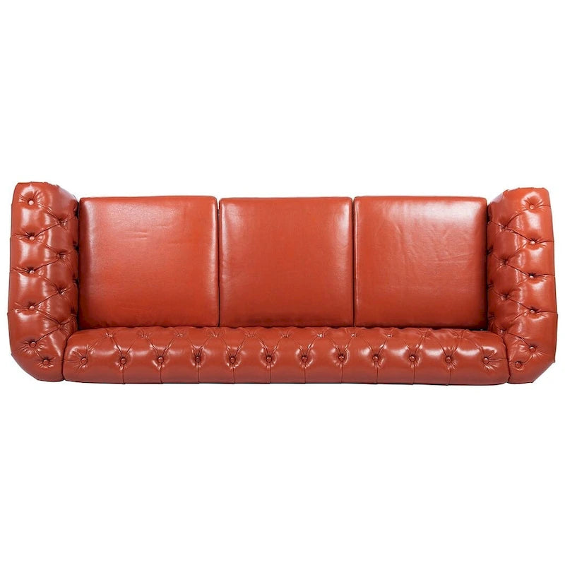 84.65 Divano Chesterfield in finta pelle trapuntata con braccioli arrotolati