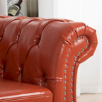 84.65 Divano Chesterfield in finta pelle trapuntata con braccioli arrotolati
