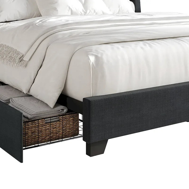 Letto imbottito Wingback con borchie cromate e cassetti contenitore