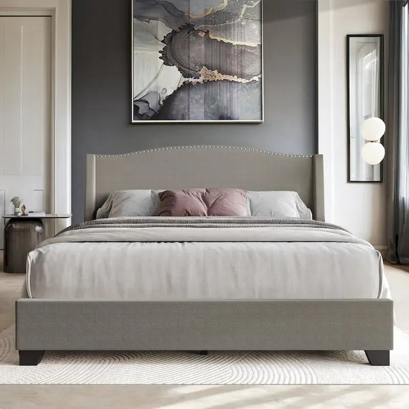 Letto imbottito Wingback con borchie cromate e cassetti contenitore