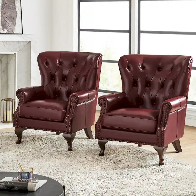 Poltrona in vera pelle con finiture borchiate e set di 2 cuscini sfoderabili