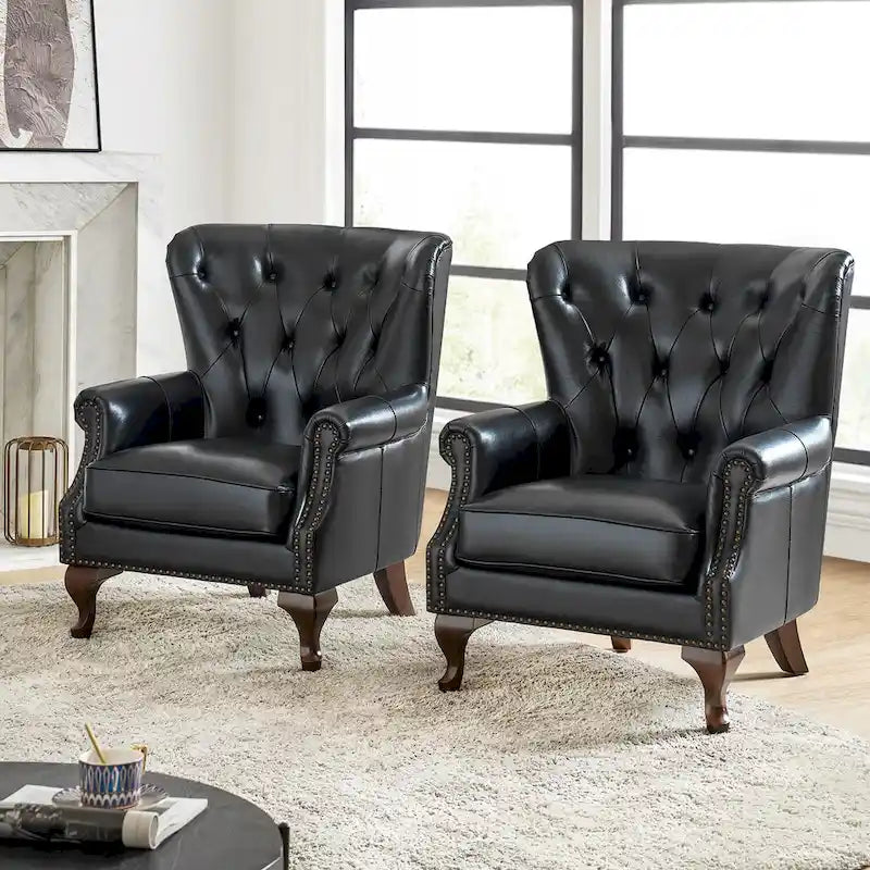 Poltrona in vera pelle con finiture borchiate e set di 2 cuscini sfoderabili